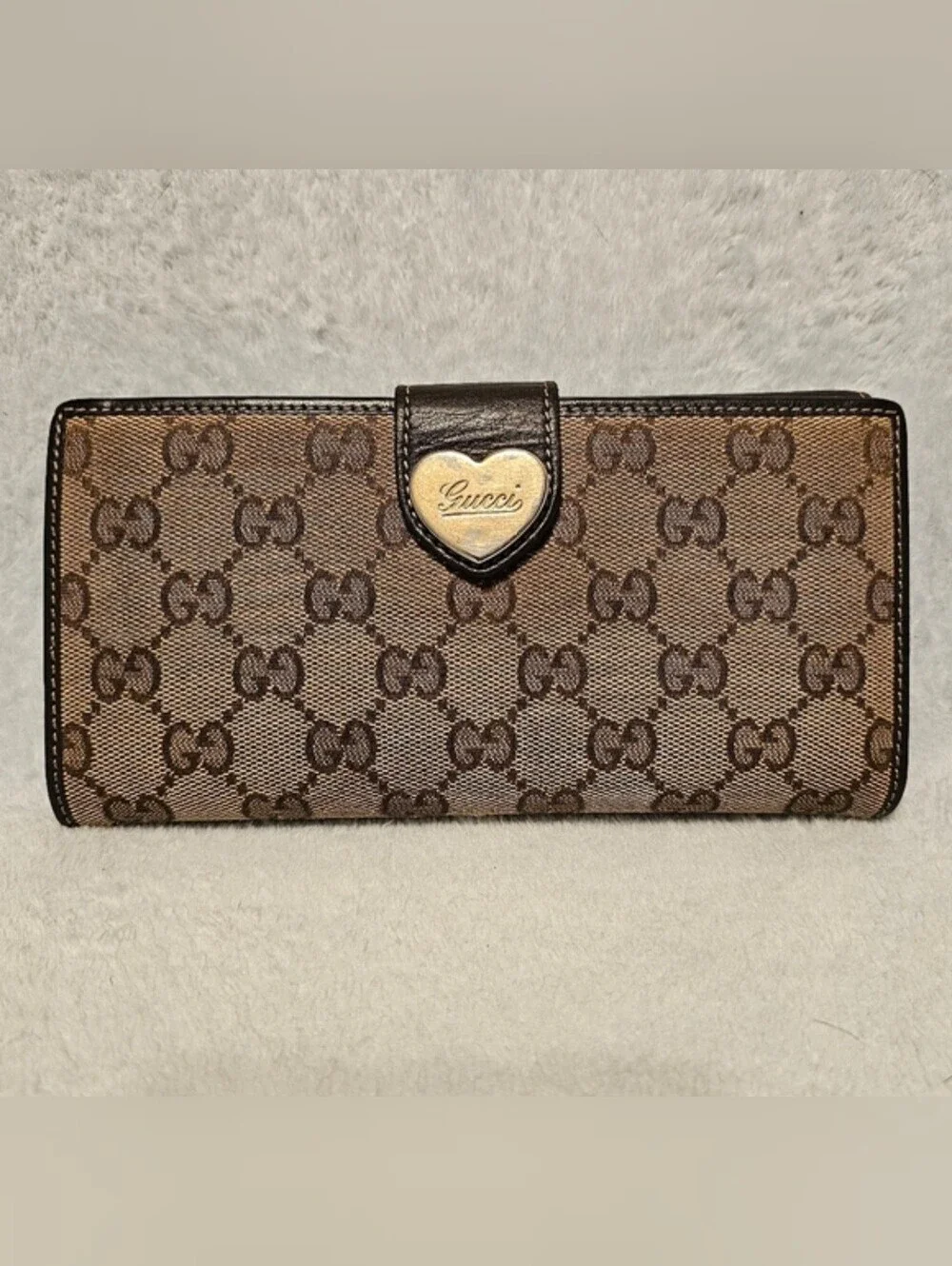 Women's Gucci GG Canvas Heart Snap Wallet in Brown and Beige, One Size